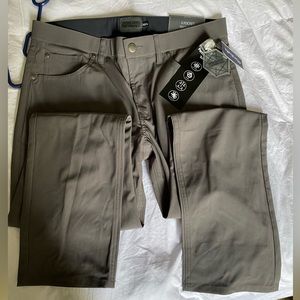Mens NWT Travelers